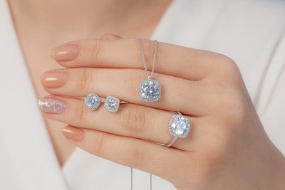 Sparkling Jewelry Trends: Earrings, Rings & Necklaces