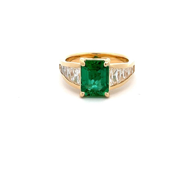 Plateau Jewelers Emerald and Diamond Ring in 18k Yellow Gold