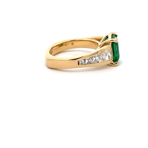 Plateau Jewelers Emerald and Diamond Ring in 18k Yellow Gold