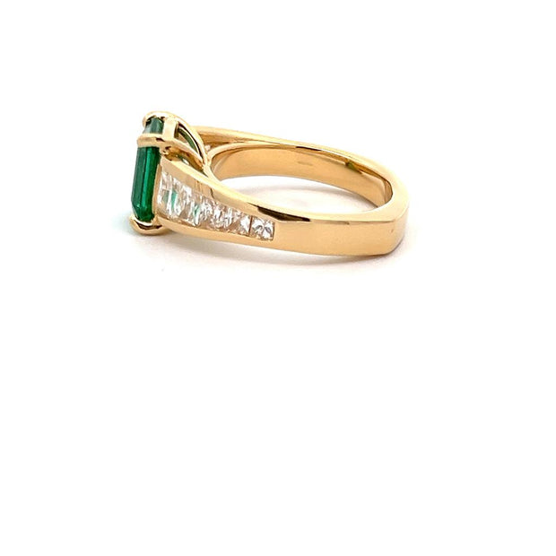 Plateau Jewelers Emerald and Diamond Ring in 18k Yellow Gold